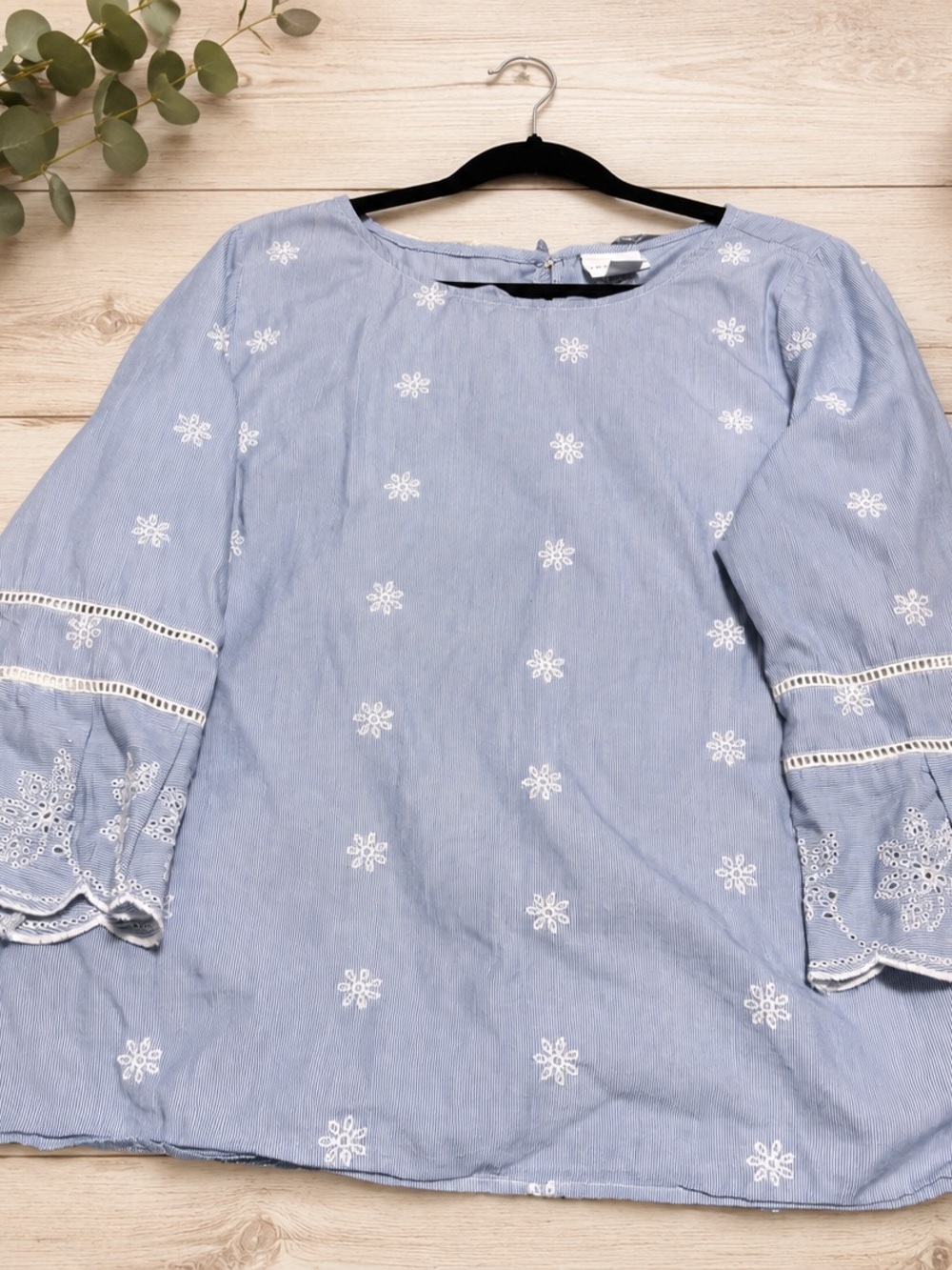 Liz Claiborne Women XL Blue White Stripe Embroidered Eyelet Bell Sleeve Top